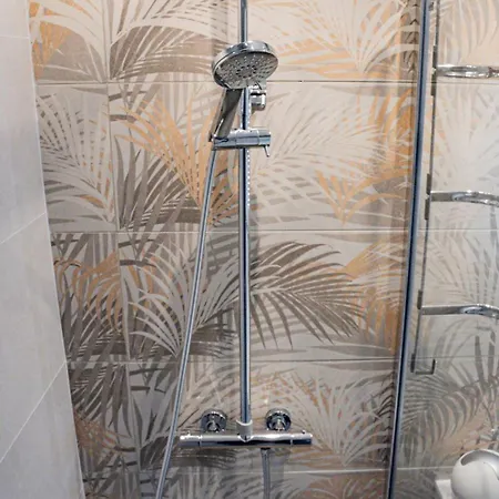Appartement Et Cosy, A 100m De La Avec Terrasse